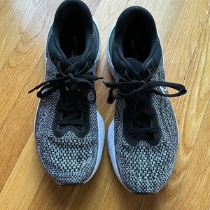 Nike ZoomX invincible run size 12